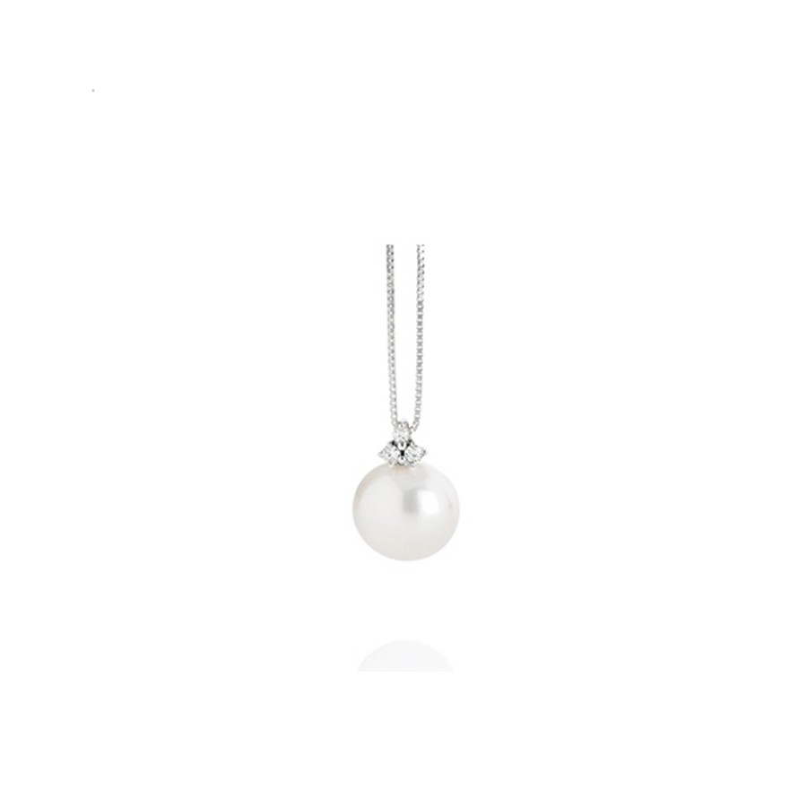 White gold pearl necklace